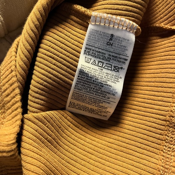 Old Navy Ribbed Top/sweater - Picture 4 of 4